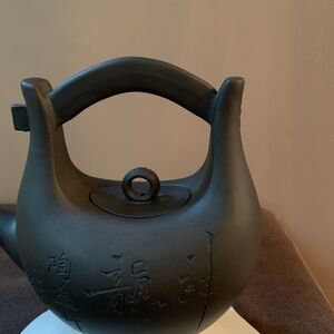 Elegant Chinese Yixing Black Clay Teapot